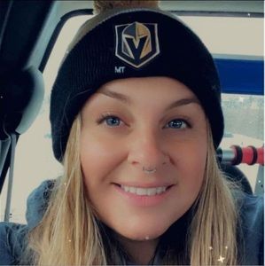 Meet your Posher, Adrienne